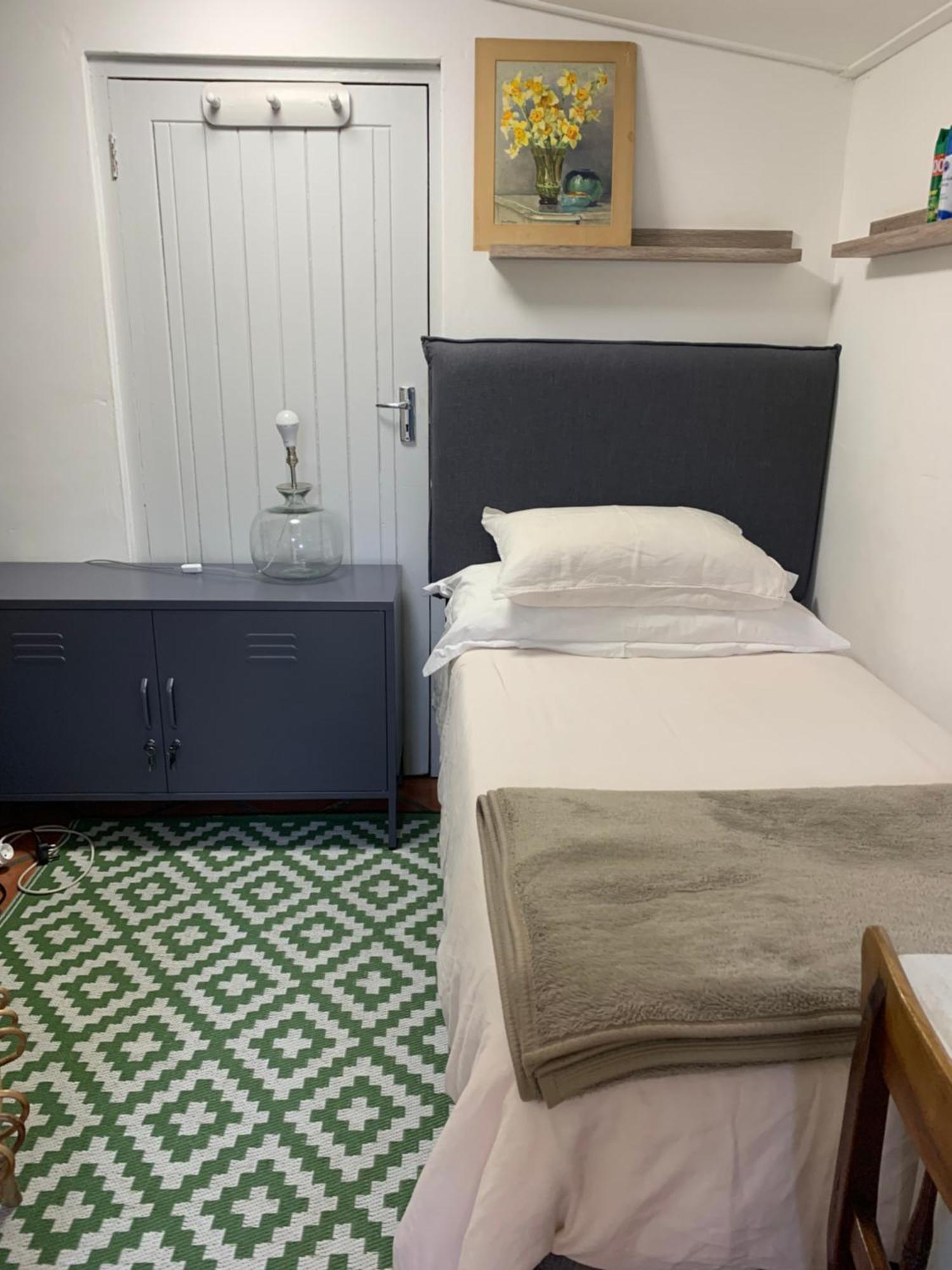 Just A Bed Apartment Stellenbosch Bagian luar foto